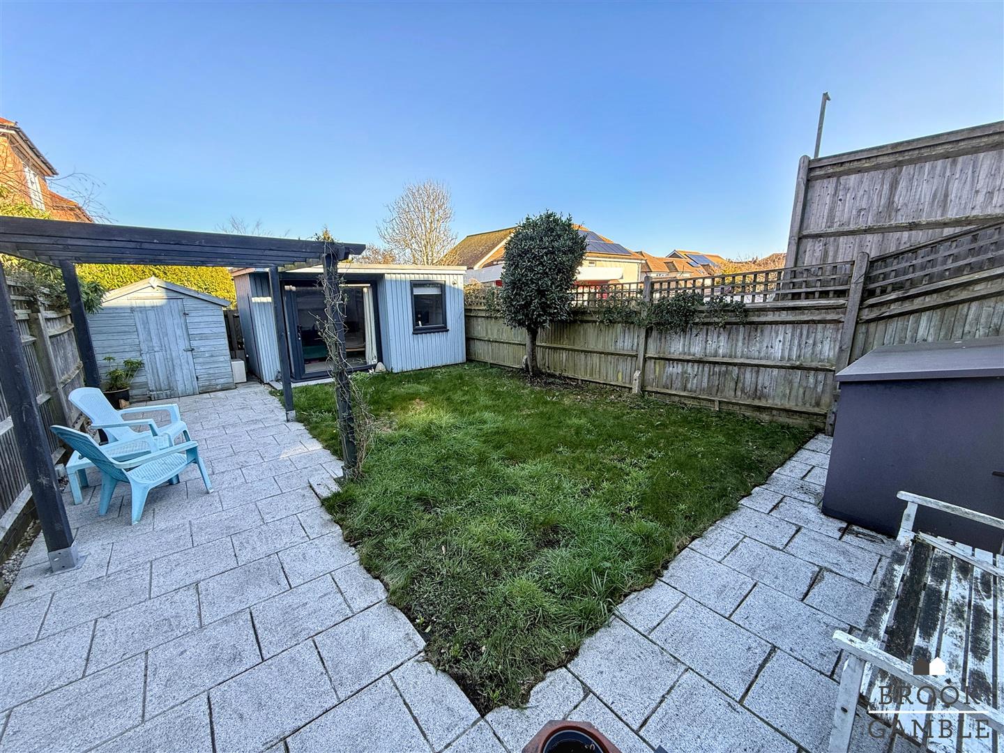 3 Bedroom House. Longland Road in Eastbourne, East Sussex 5